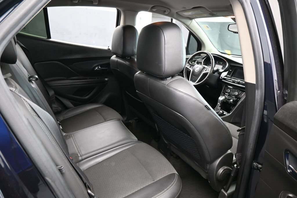 Used 2021 Buick Encore Preferred AWD/4WD image 40