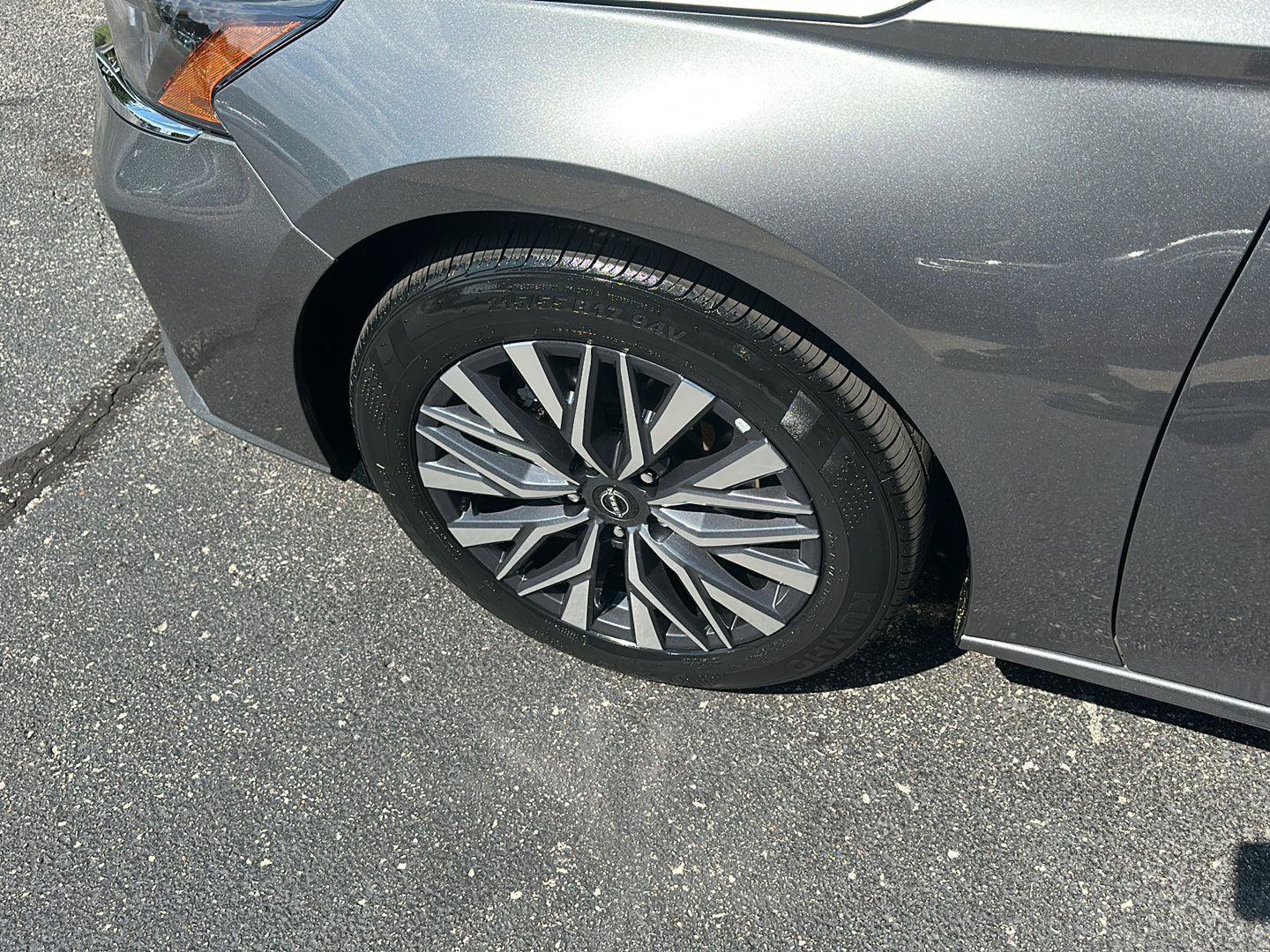 Used 2025 Nissan Altima 2.5 SV FWD image 16