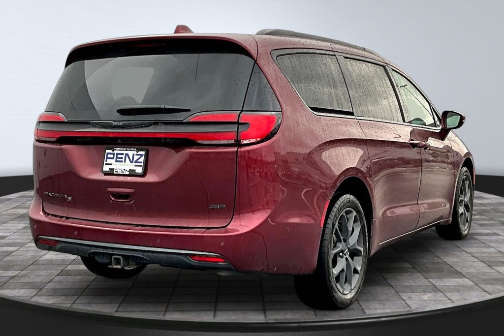 Used 2021 Chrysler Pacifica Touring-L w/ Uconnect Theater Family Group AWD/4WD image 6