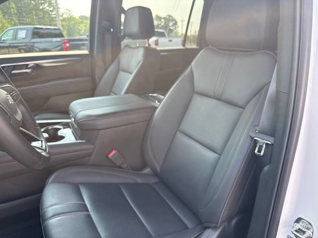 Used 2026 Chevrolet Suburban RST AWD/4WD image 13