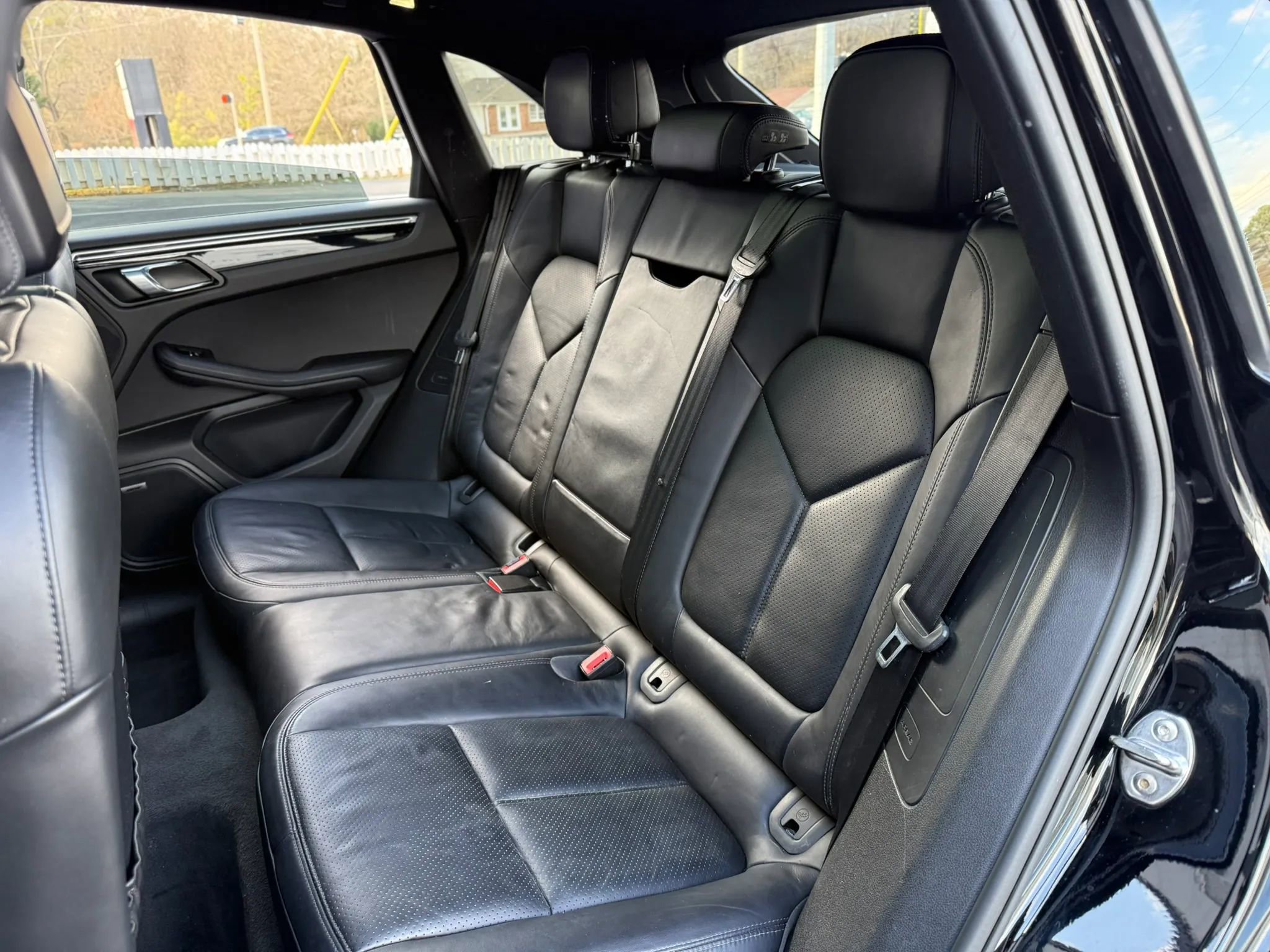 Used 2017 Porsche Macan AWD/4WD image 32