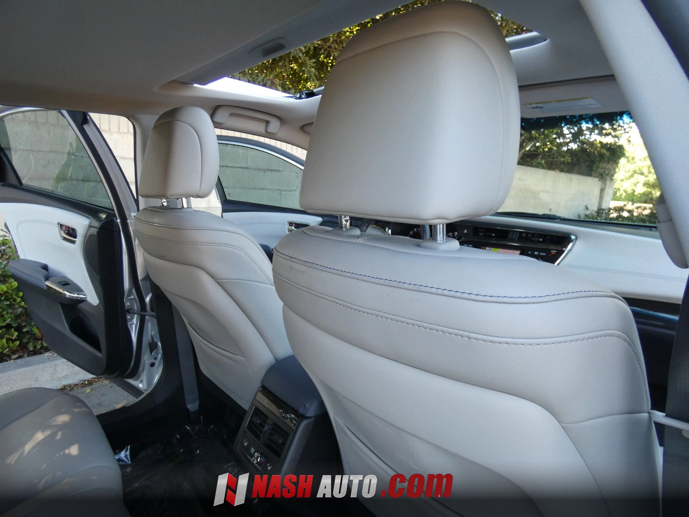 Used 2014 Toyota Avalon Limited FWD image 37