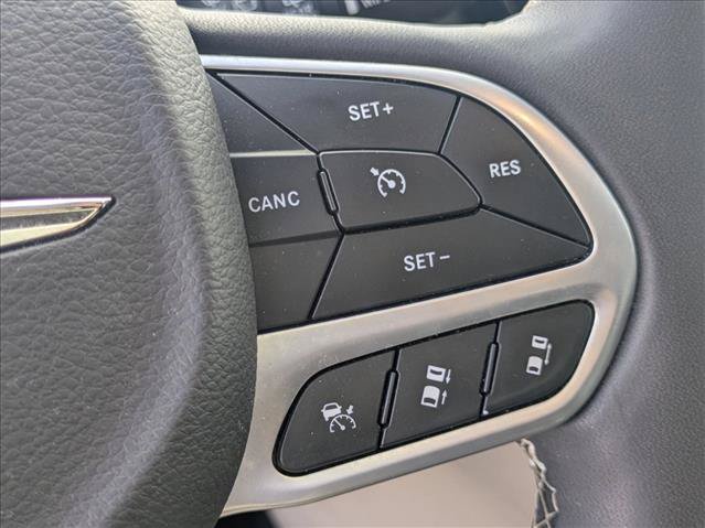 Used 2023 Chrysler Pacifica Touring-L FWD image 14