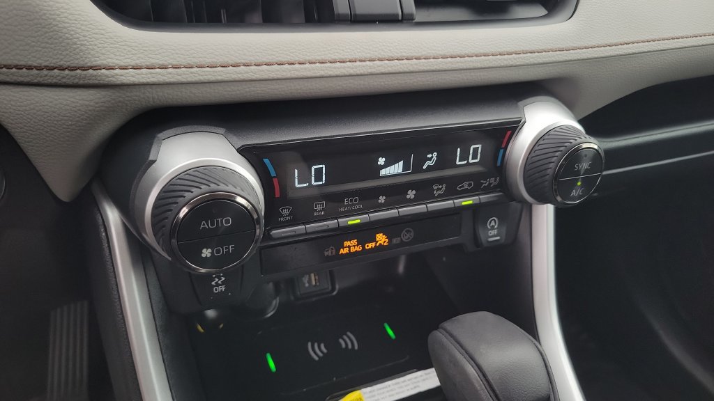 Used 2025 Toyota RAV4 XLE FWD image 14