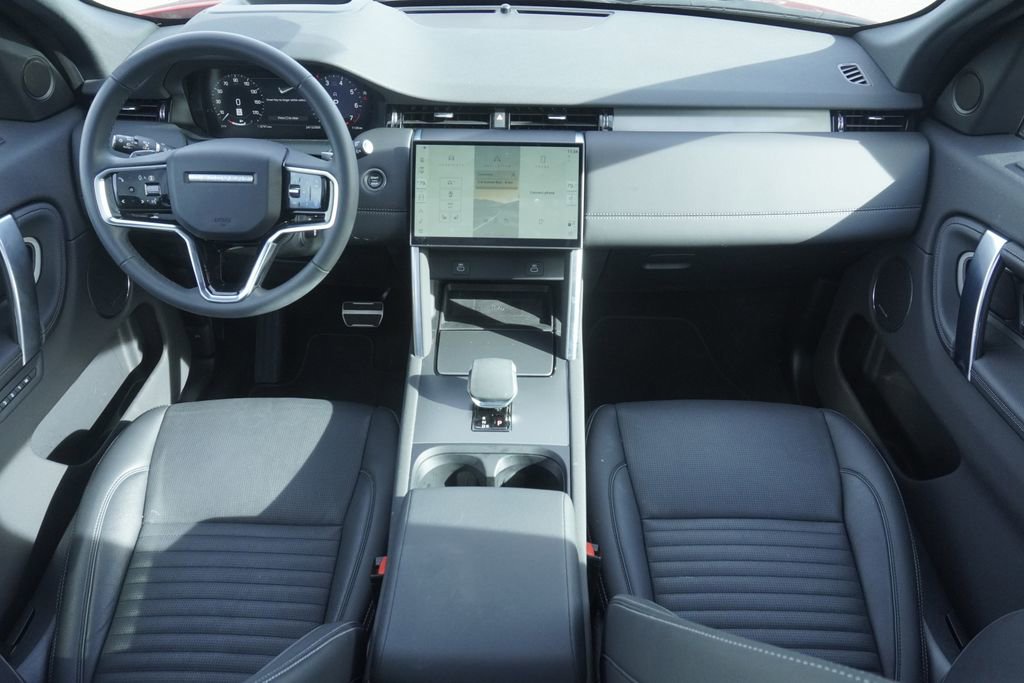 Used 2025 Land Rover Discovery Sport Dynamic SE image 9