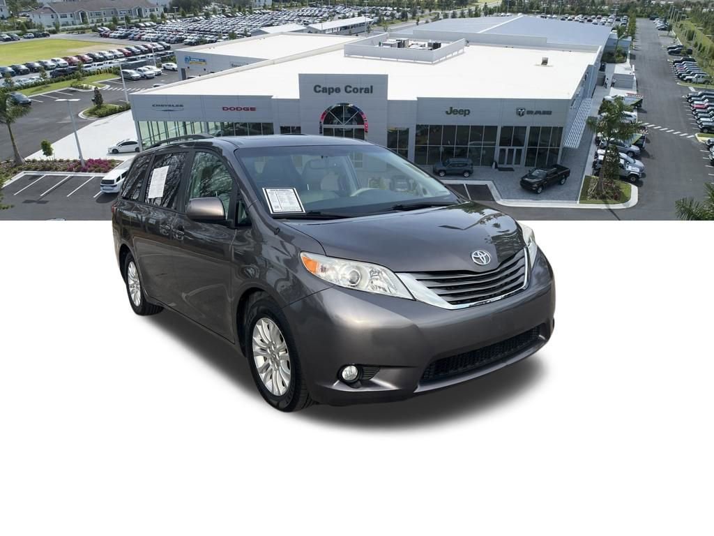 Used 2014 Toyota Sienna XLE image 8