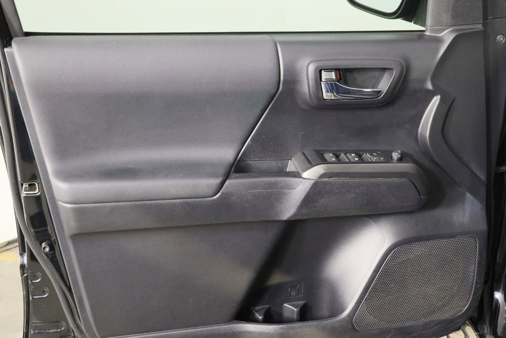 Used 2020 Toyota Tacoma TRD Off-Road image 19