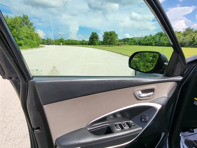Used 2017 Hyundai Santa Fe SE FWD image 24