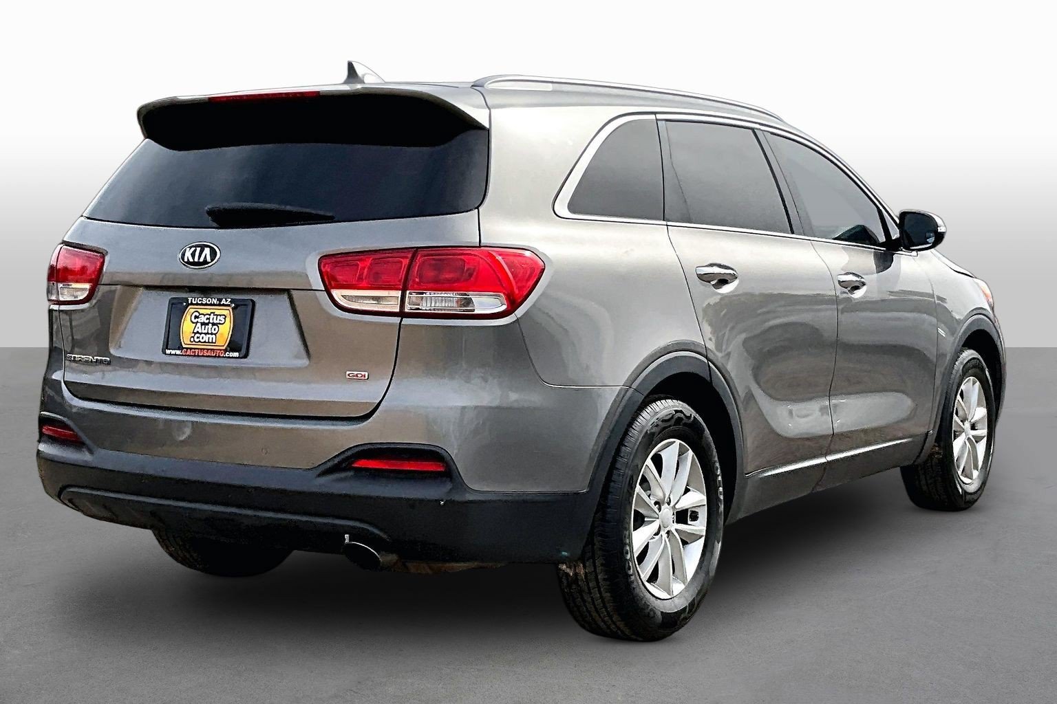 Used 2018 Kia Sorento FWD image 2