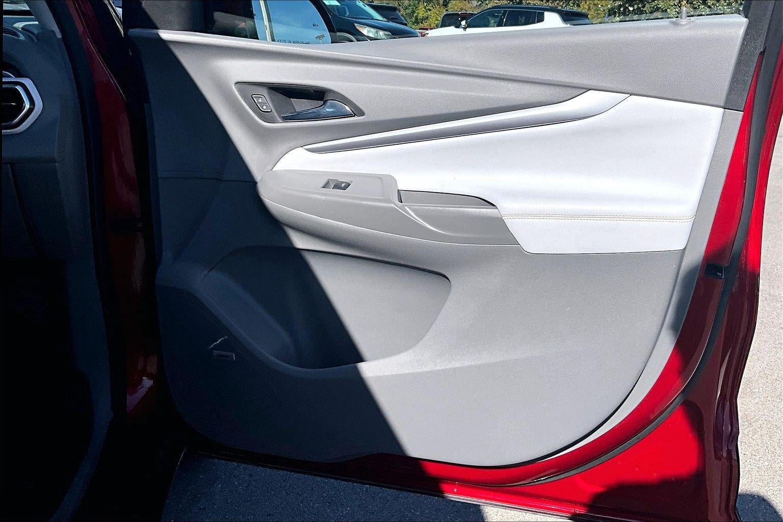 Used 2023 Chevrolet Bolt EUV Premier w/ Sun & Sound Package FWD image 23