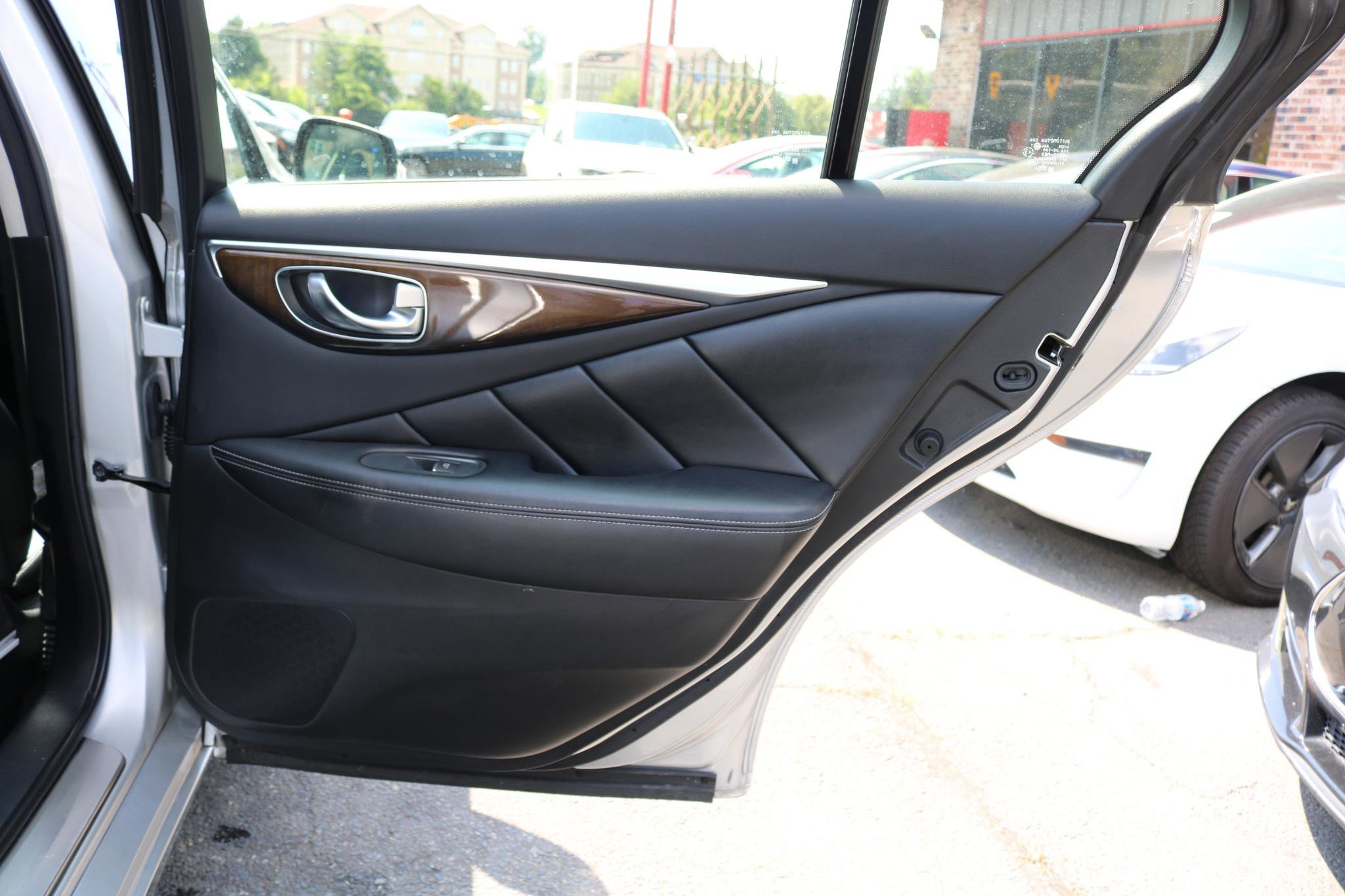 Used 2017 INFINITI Q50 3.0t Premium w/ Driver Assistance Package image 31