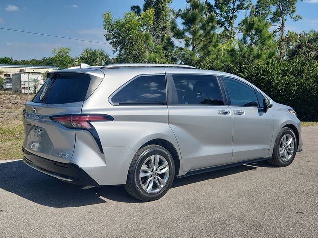 Used 2021 Toyota Sienna Limited FWD image 4