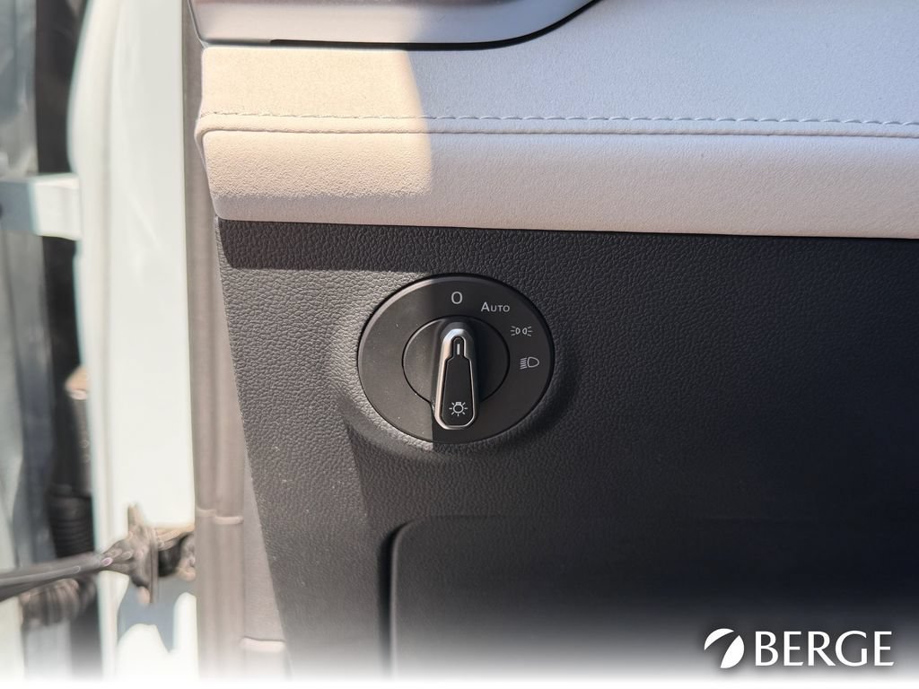 New 2026 Volkswagen Taos SE FWD image 20