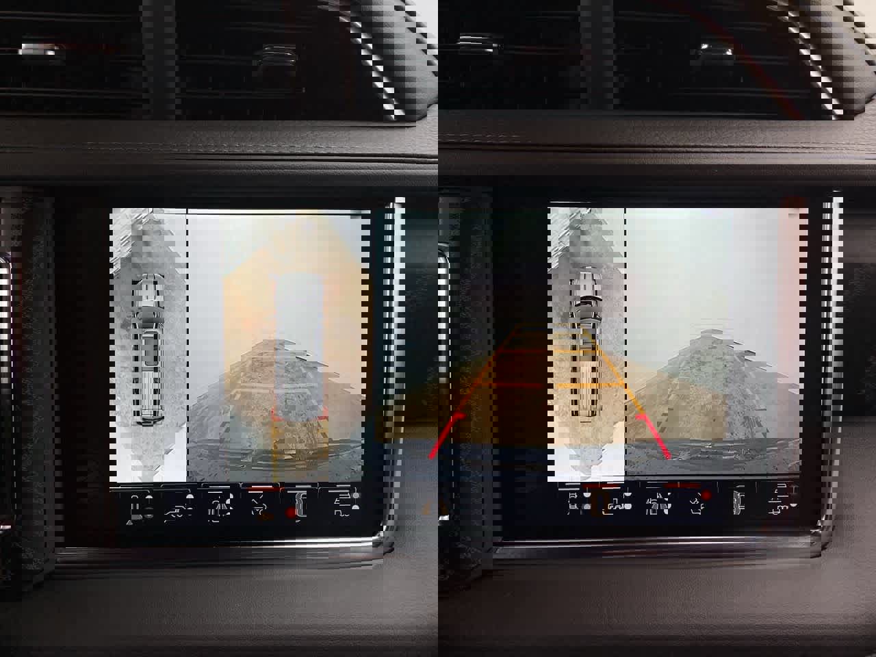 Used 2024 GMC Yukon Denali w/ Advanced Technology Package image 24