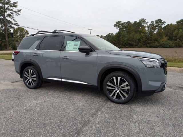 New 2025 Nissan Pathfinder Platinum w/ Black Appearance Package image 2