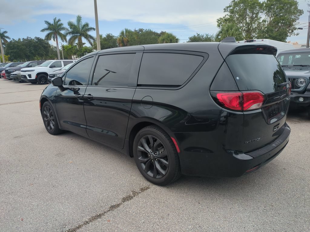 Used 2020 Chrysler Pacifica Touring w/ Advanced Safetytec Group FWD image 8