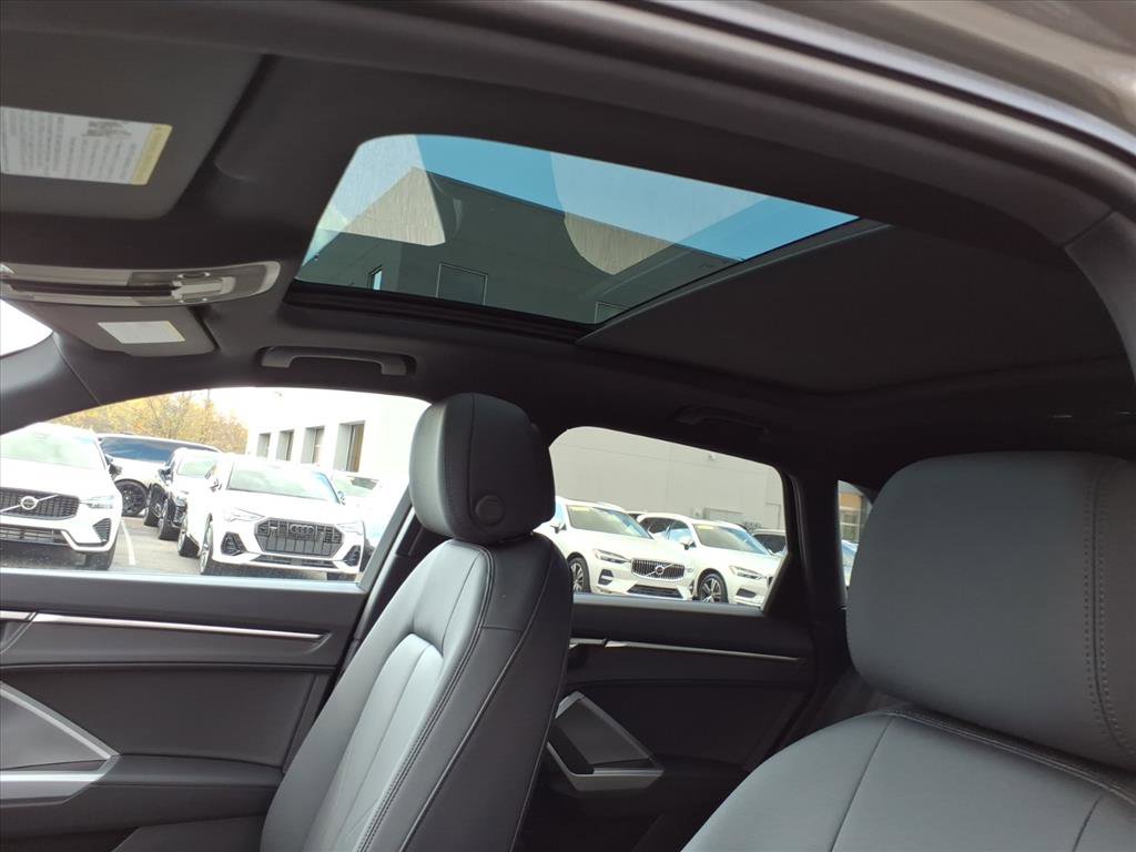 New 2025 Audi Q3 2.0T Premium image 11