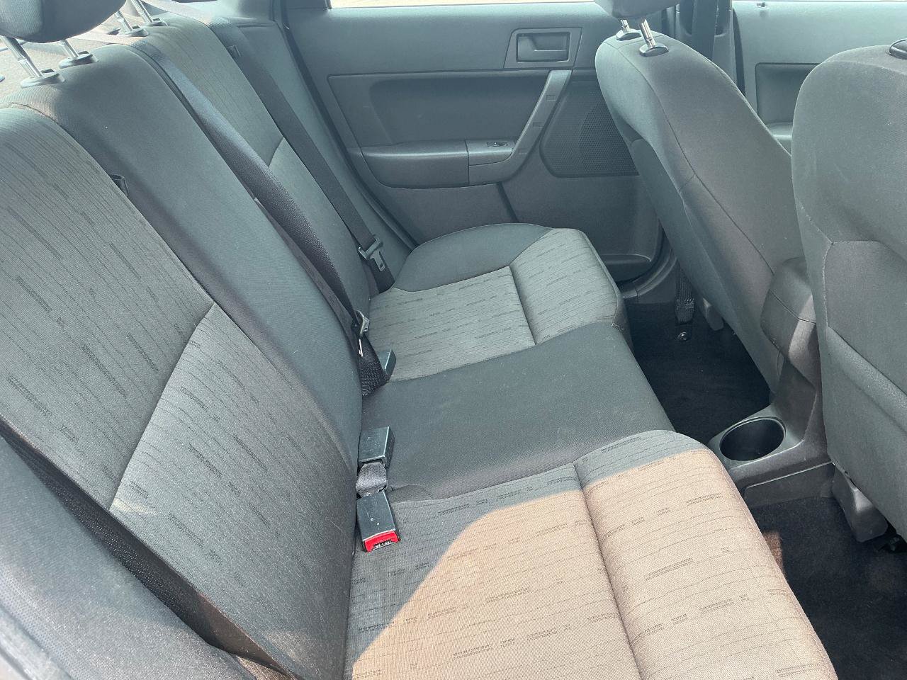 Used 2010 Ford Focus SE FWD image 11