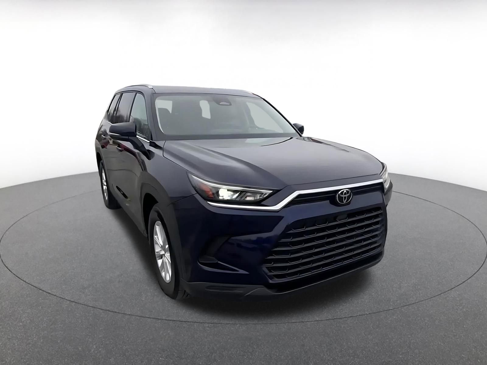 Used 2025 Toyota Grand Highlander XLE image 3