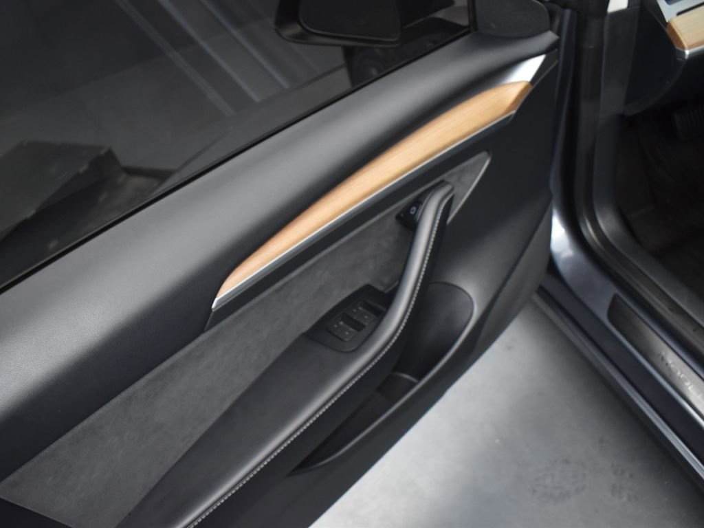 Used 2023 Tesla Model 3 Standard Range image 9