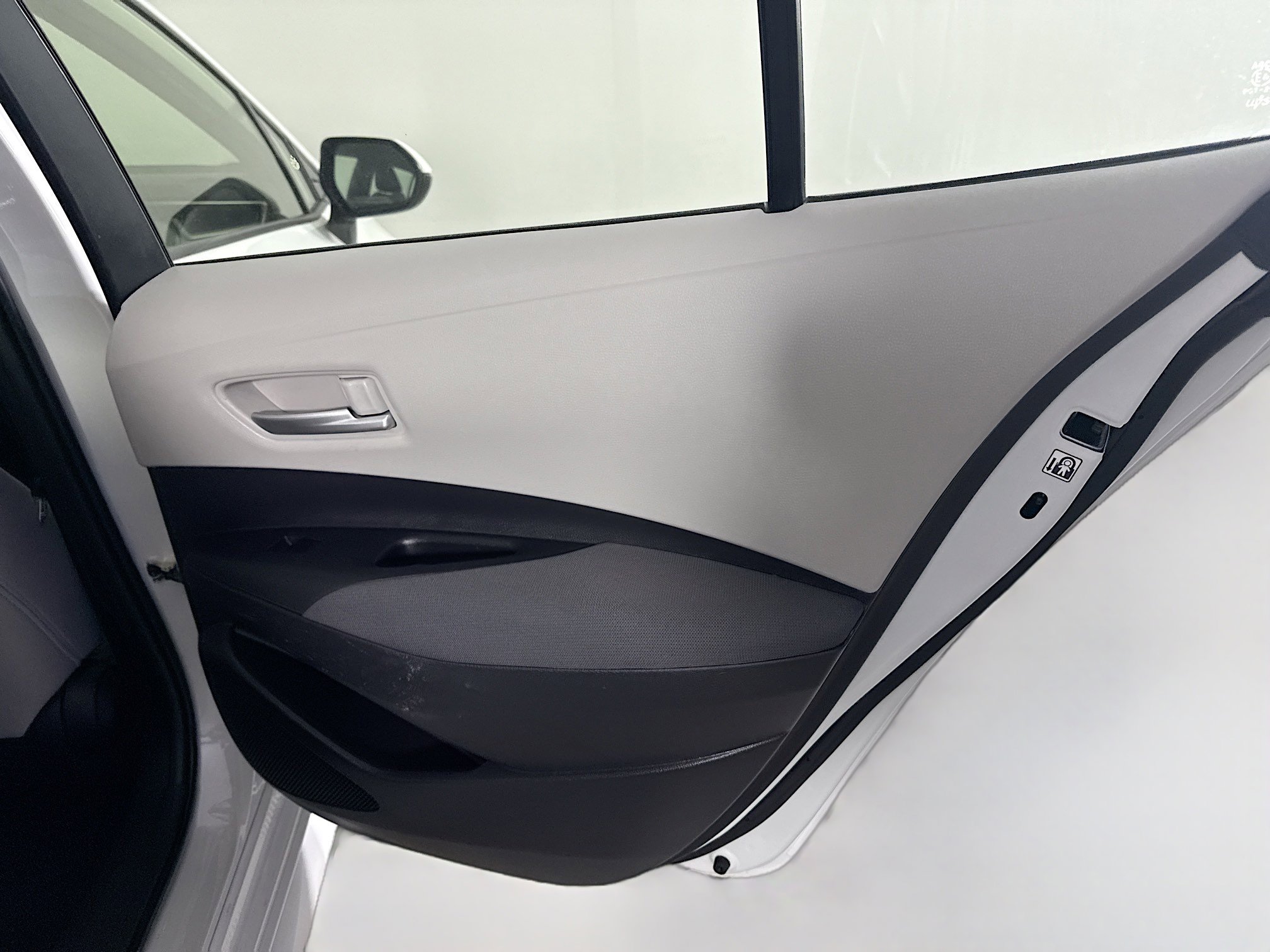 Used 2021 Toyota Corolla LE image 28