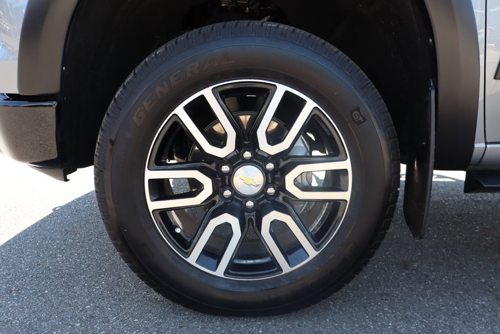 Used 2025 Chevrolet Silverado 1500 Custom Trail Boss w/ LPO, Dark Essentials Package image 28