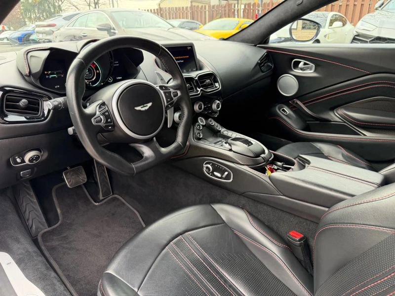 Used 2019 Aston Martin V8 Vantage Coupe image 10