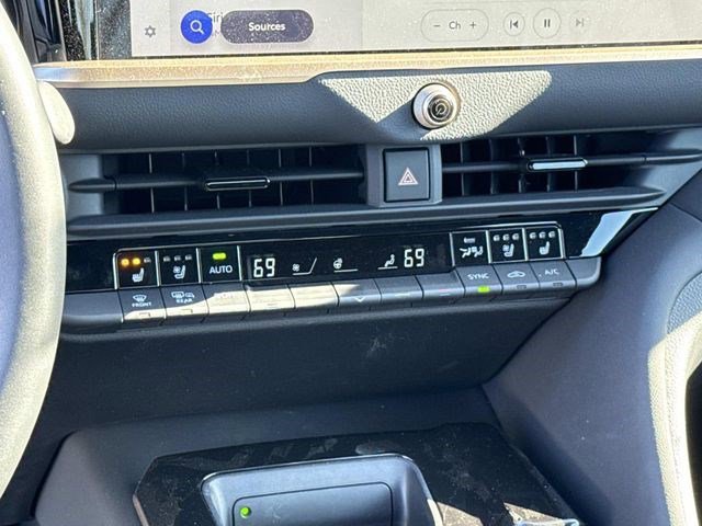 Used 2025 Toyota Crown XLE image 21