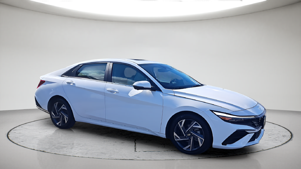 Used 2024 Hyundai Elantra Limited FWD image 4