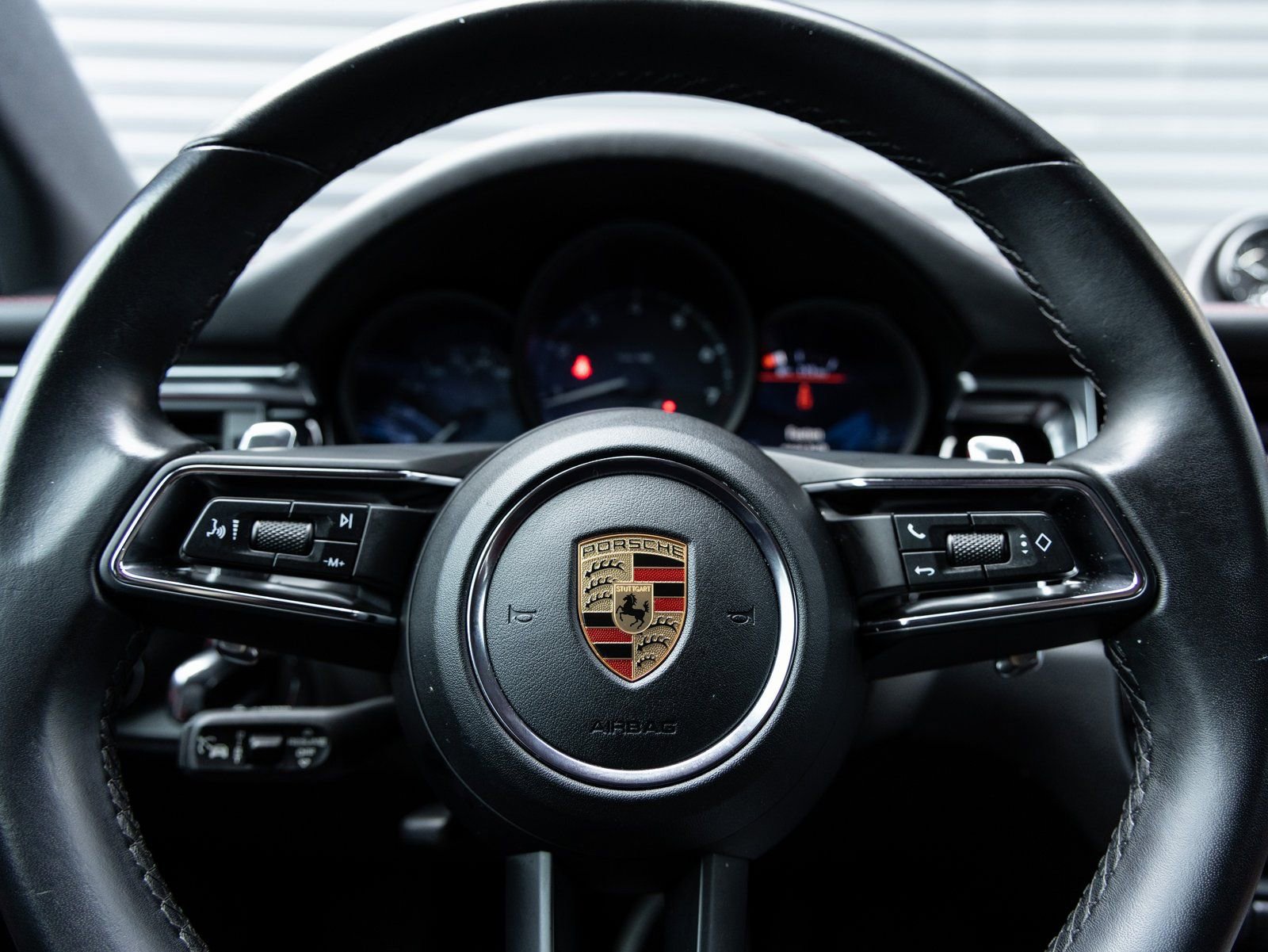 Certified 2024 Porsche Macan image 14