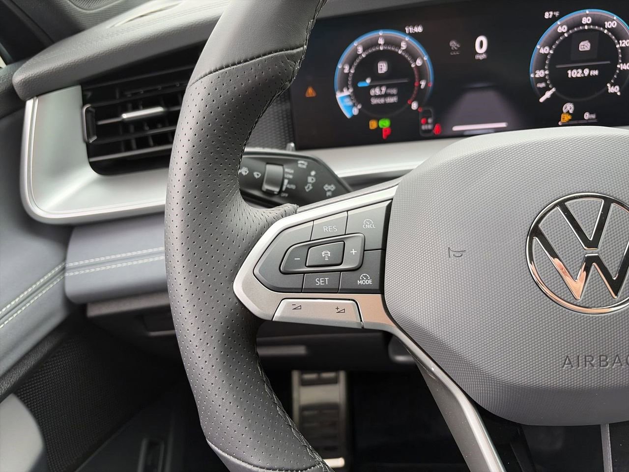 New 2026 Volkswagen Tiguan SE R-Line image 20