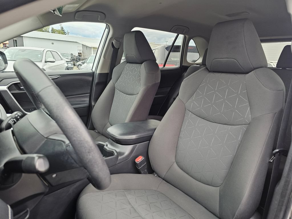 Used 2022 Toyota RAV4 XLE w/ XLE Grade Weather Package AWD/4WD image 21