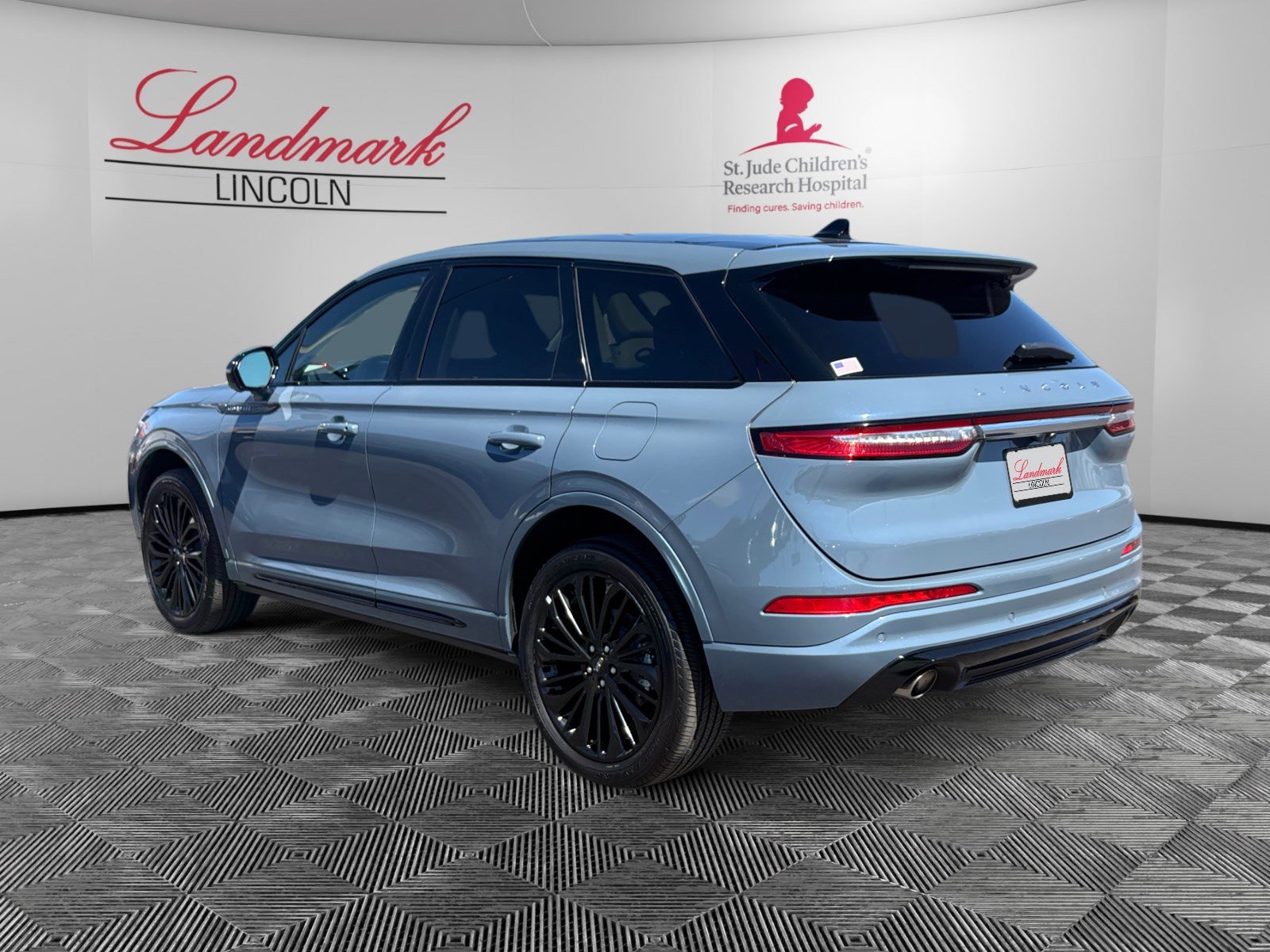 Used 2023 Lincoln Corsair AWD w/ Equipment Group 101A image 3