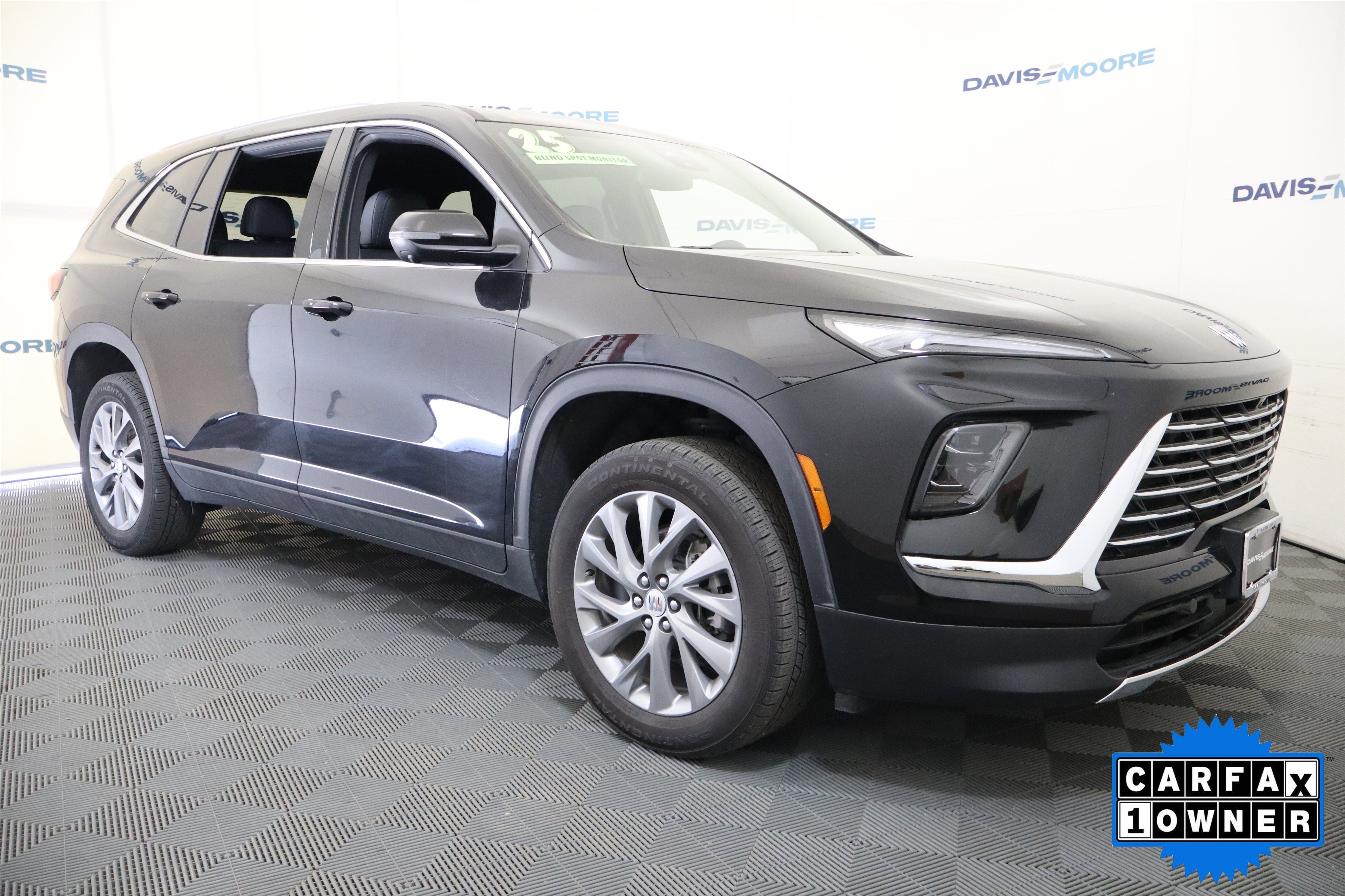 Used 2025 Buick Enclave Preferred image 3