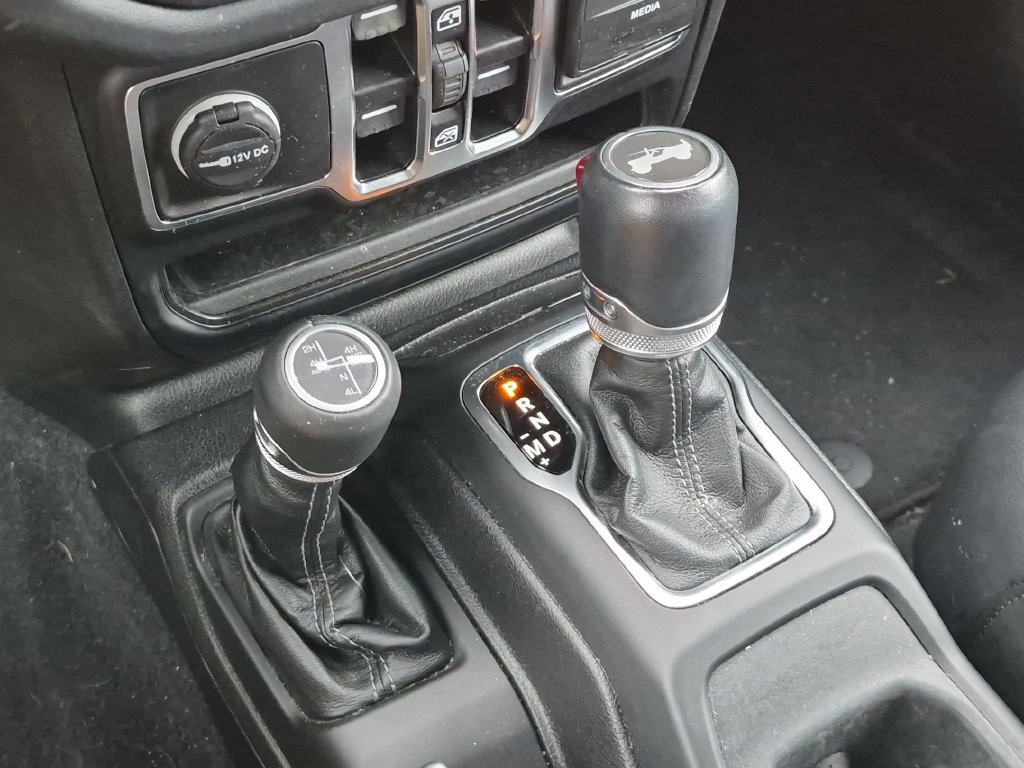 Used 2024 Jeep Wrangler Unlimited Sahara w/ Technology Group AWD/4WD image 13