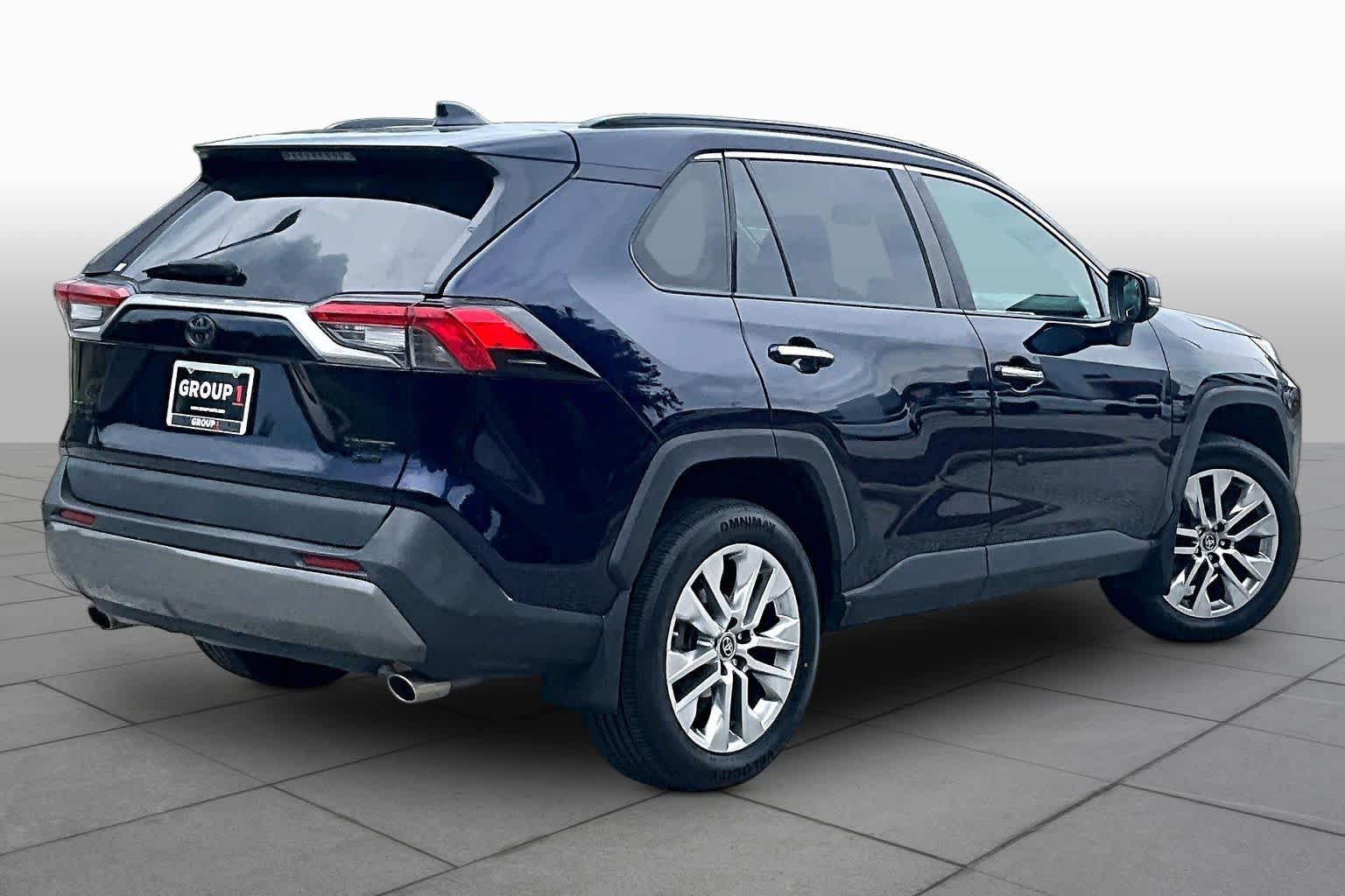 Used 2019 Toyota RAV4 Limited w/ Advanced Technology Package AWD/4WD image 13