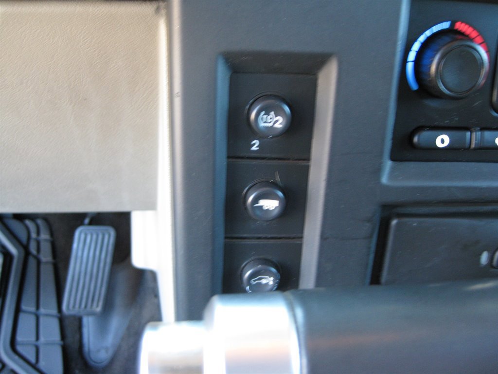 Used 2005 HUMMER H2 w/ Preferred Equipment Group image 22