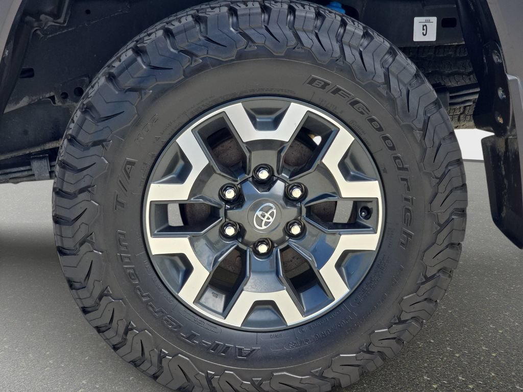 Used 2022 Toyota Tacoma TRD Off-Road w/ Technology Package AWD/4WD image 34