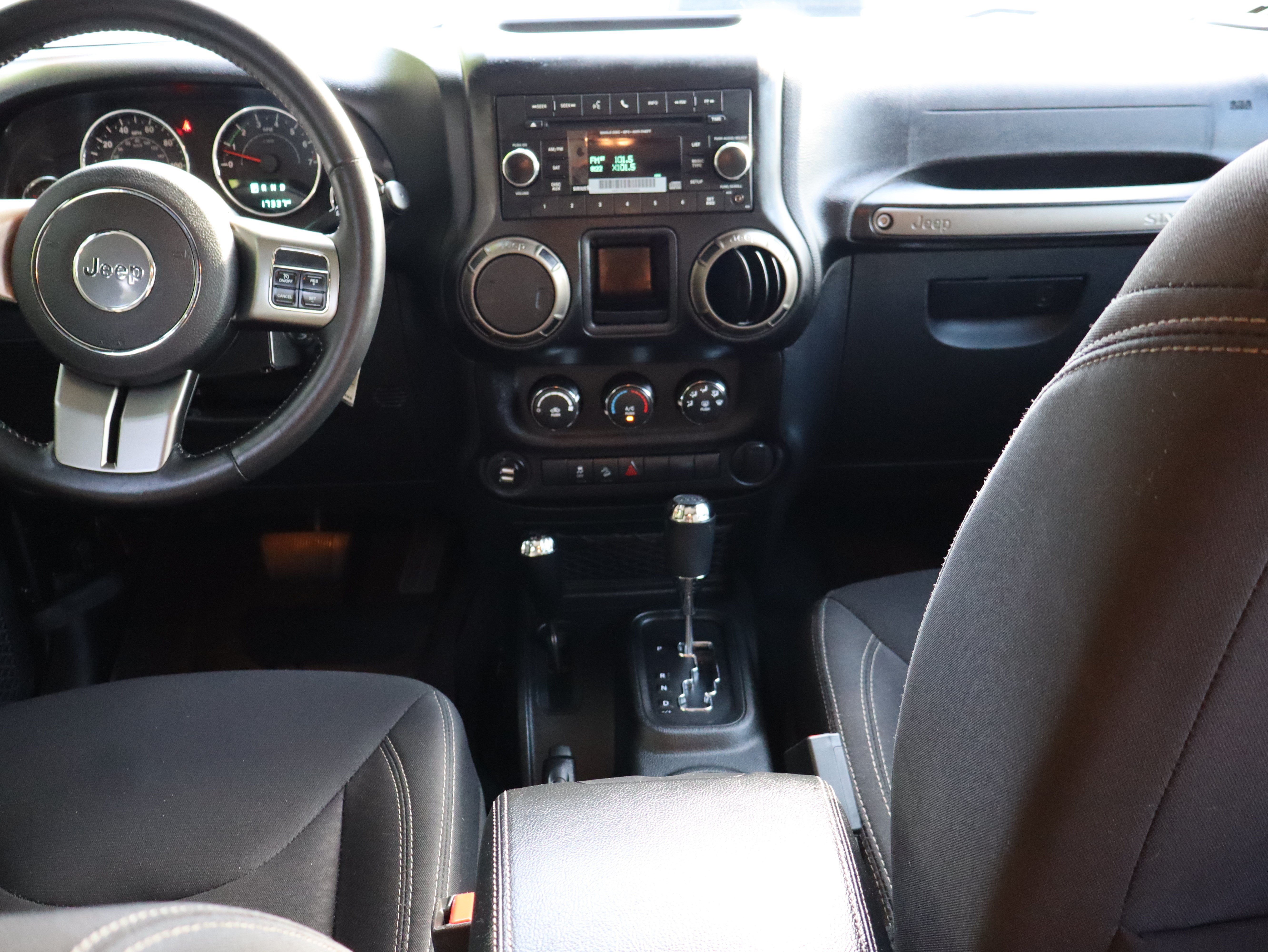 Used 2018 Jeep Wrangler Unlimited Sport AWD/4WD image 27