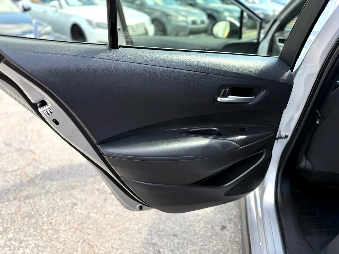 Used 2022 Toyota Corolla SE w/ SE Premium Package FWD image 24