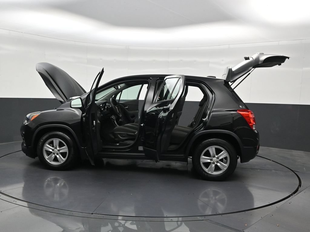 Used 2021 Chevrolet Trax LS FWD image 38