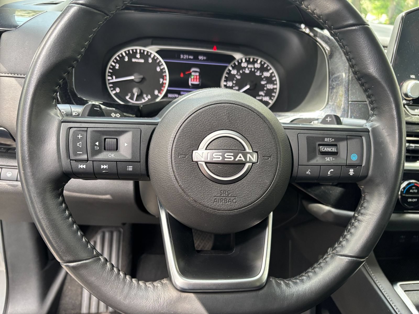 Used 2025 Nissan Pathfinder SV FWD image 29