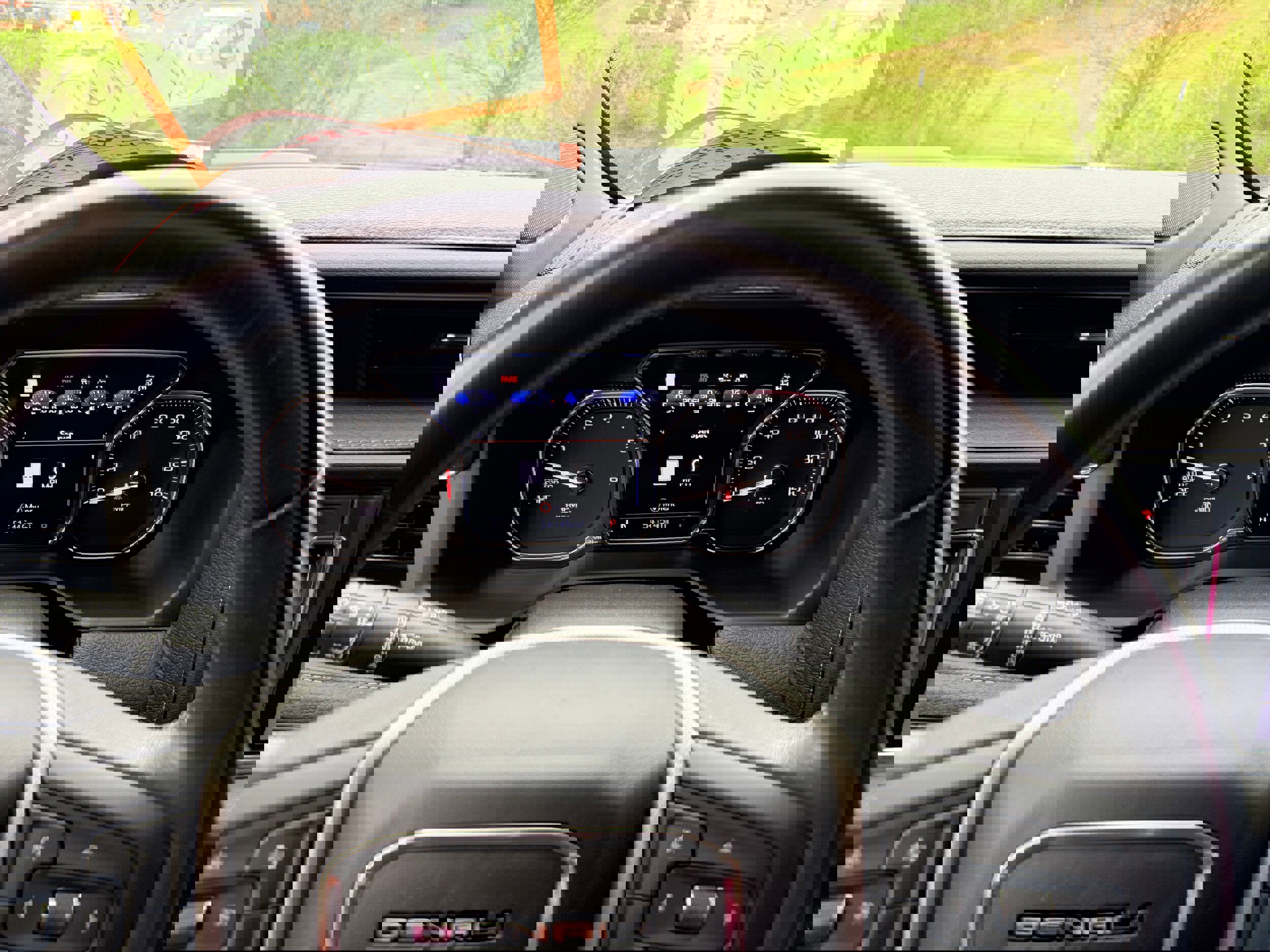 Used 2021 GMC Yukon XL Denali w/ Denali Premium Package image 16