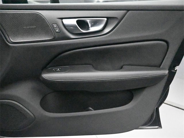 Used 2024 Volvo V60 B5 Cross Country Plus image 28