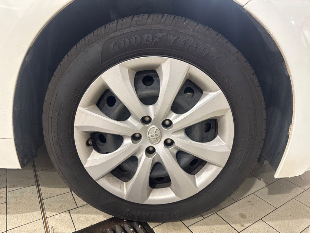 Used 2022 Toyota Corolla LE FWD image 5