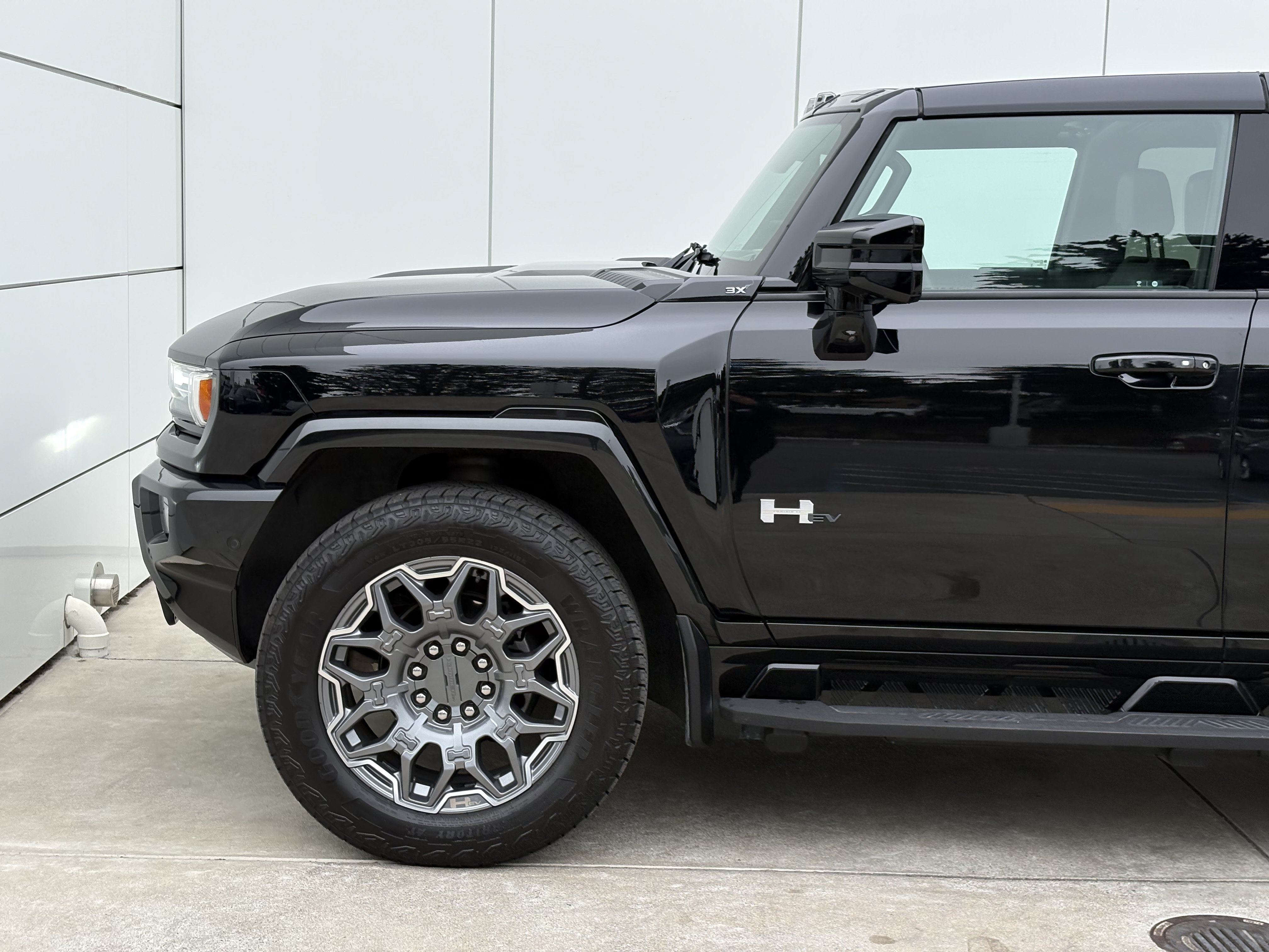 Used 2025 GMC Hummer EV 3X w/ LPO, Cargo Utility Package AWD/4WD image 5