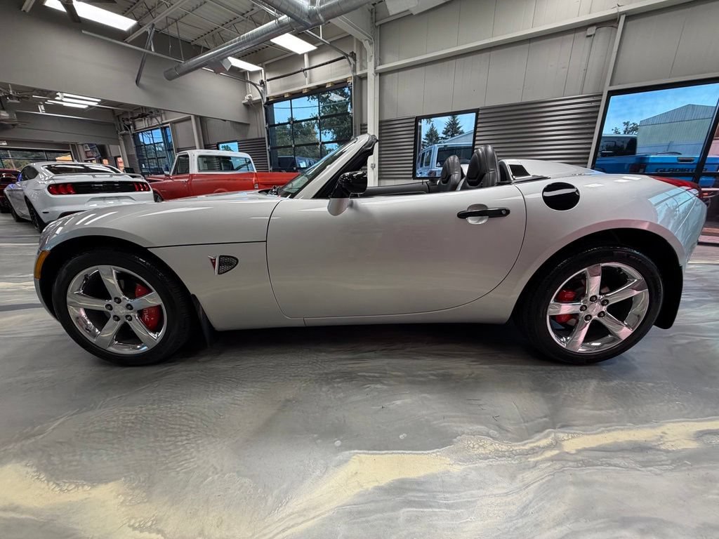 Used 2008 Pontiac Solstice GXP w/ Premium Package RWD image 31