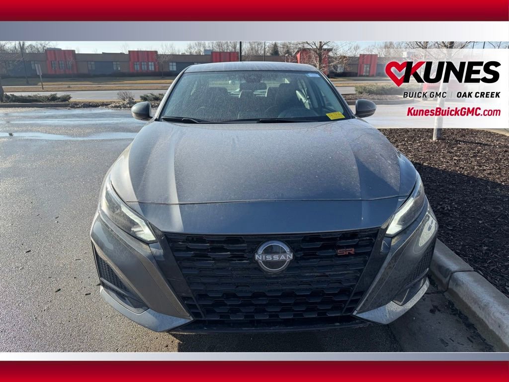 Used 2025 Nissan Altima 2.5 SR image 3