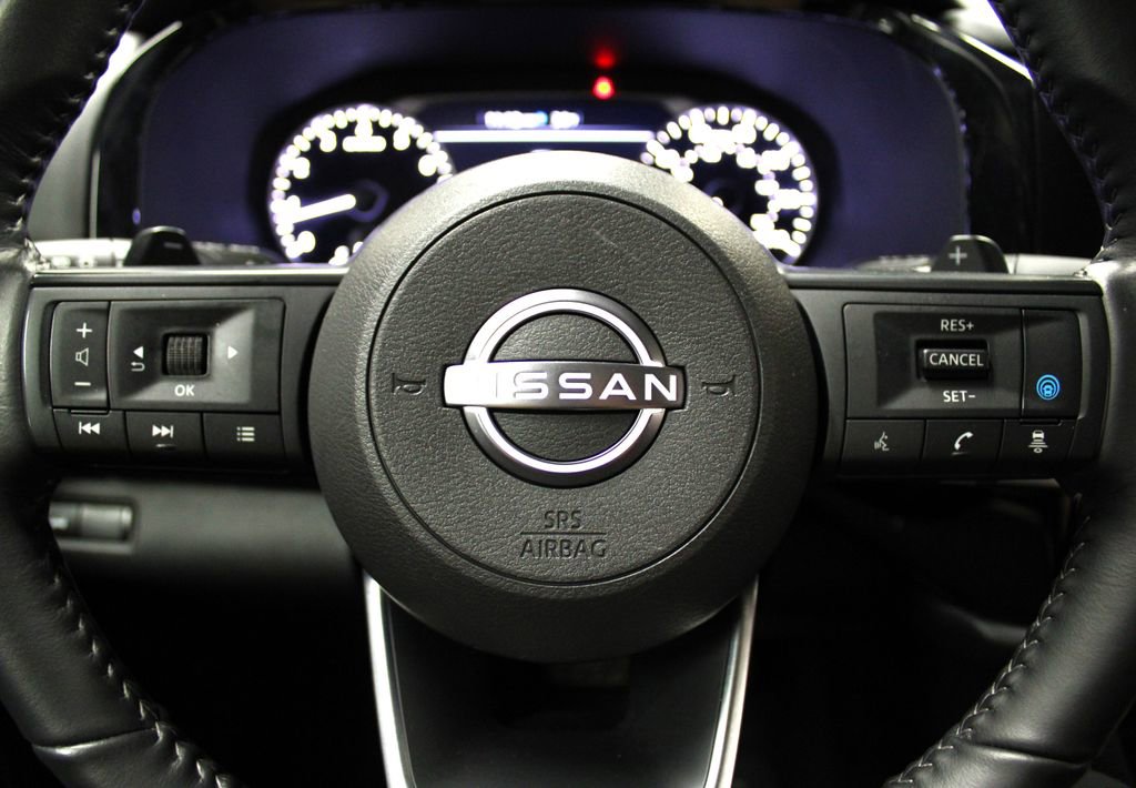 Used 2025 Nissan Pathfinder SV AWD/4WD image 12