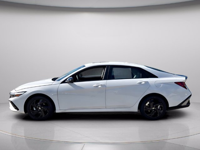 New 2026 Hyundai Elantra SEL Sport FWD image 2